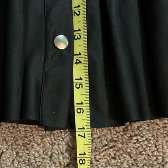 BOOHOO FAUX LEATHER PU PLEATED TENNIS MINI SKIRT SIZE 8UK 4US - Picture 10 of 10